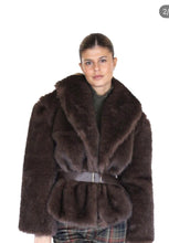 Carica l&#39;immagine nel visualizzatore di Gallery, EcoPelliccia
