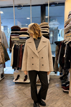 Carica l'immagine nel visualizzatore di Gallery, Coprispalle
